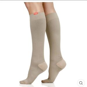 Neutral-Beige Knee-High Athletic Socks with Light Compression - Women